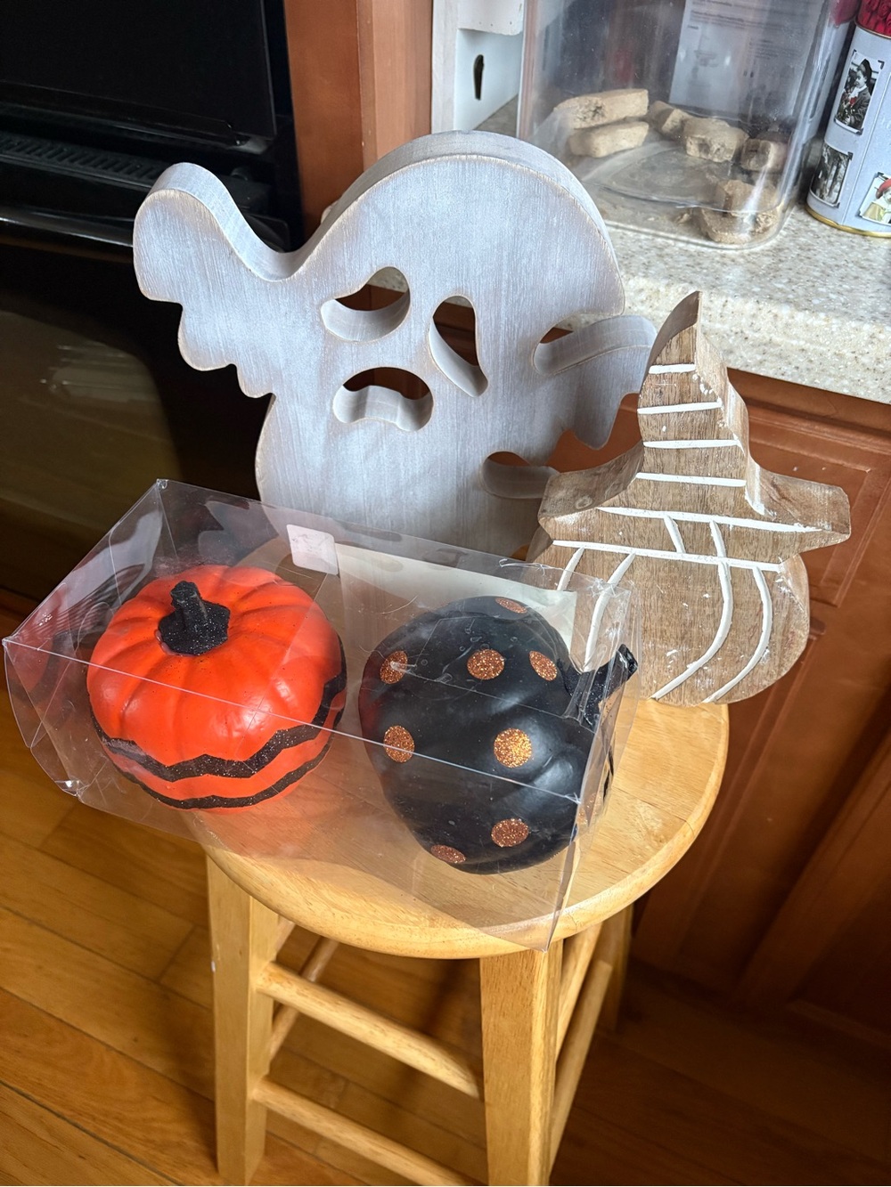 Halloween Pumpkins & Ghost/witch Decor Set of 4 items-All New!
